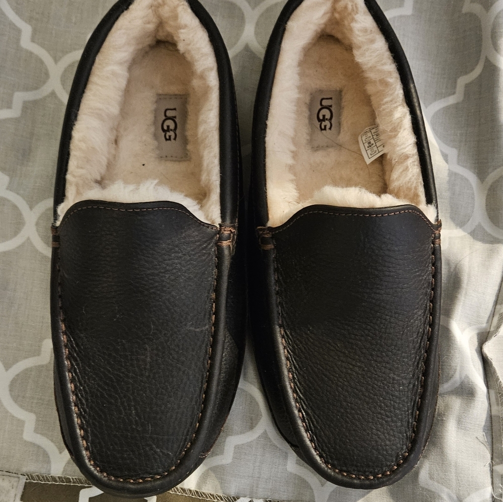 UGG Men's Black Slippers New No Tags